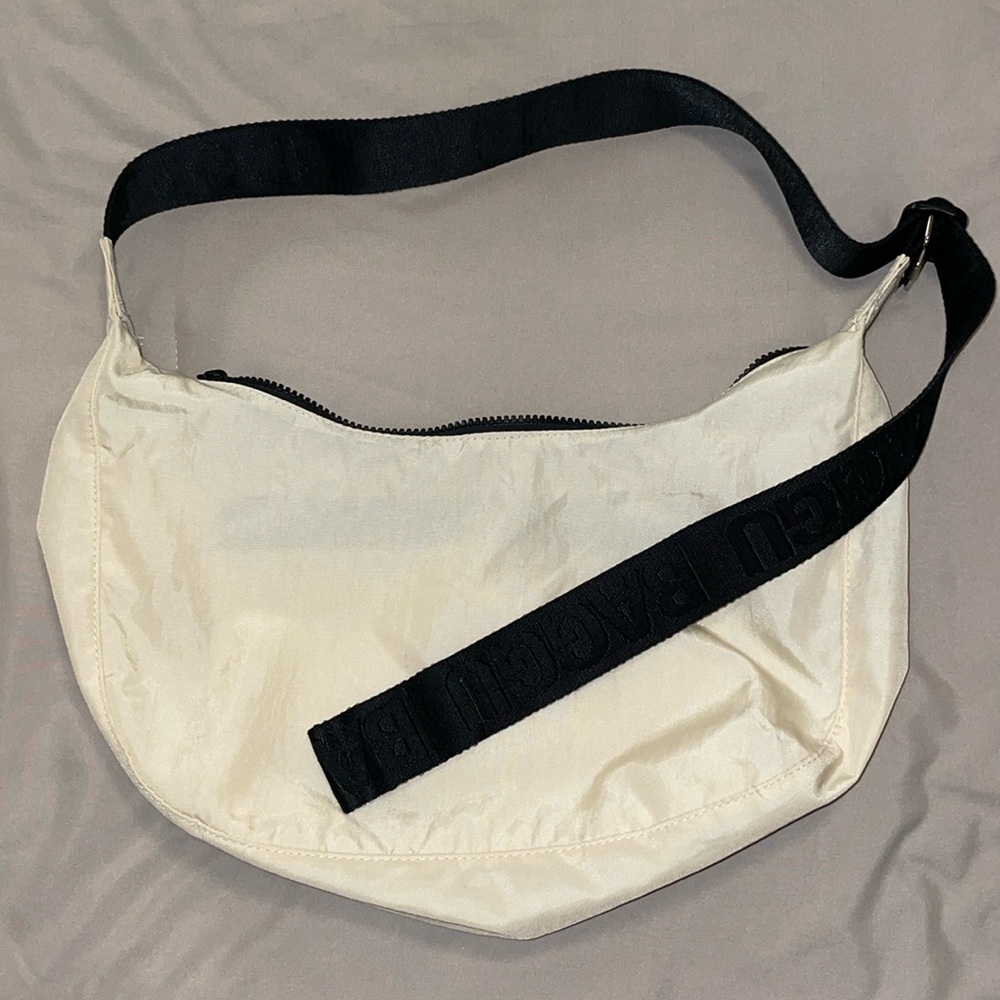 BAGGU Medium Nylon Crescent Bag